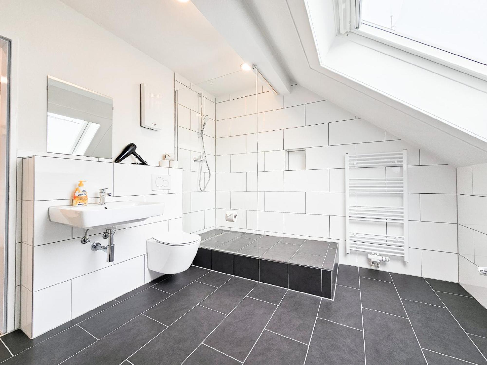 Raj Living - City Center Apartments With 5 Rooms - 10 Min Messe Dus 뒤셀도르프 외부 사진