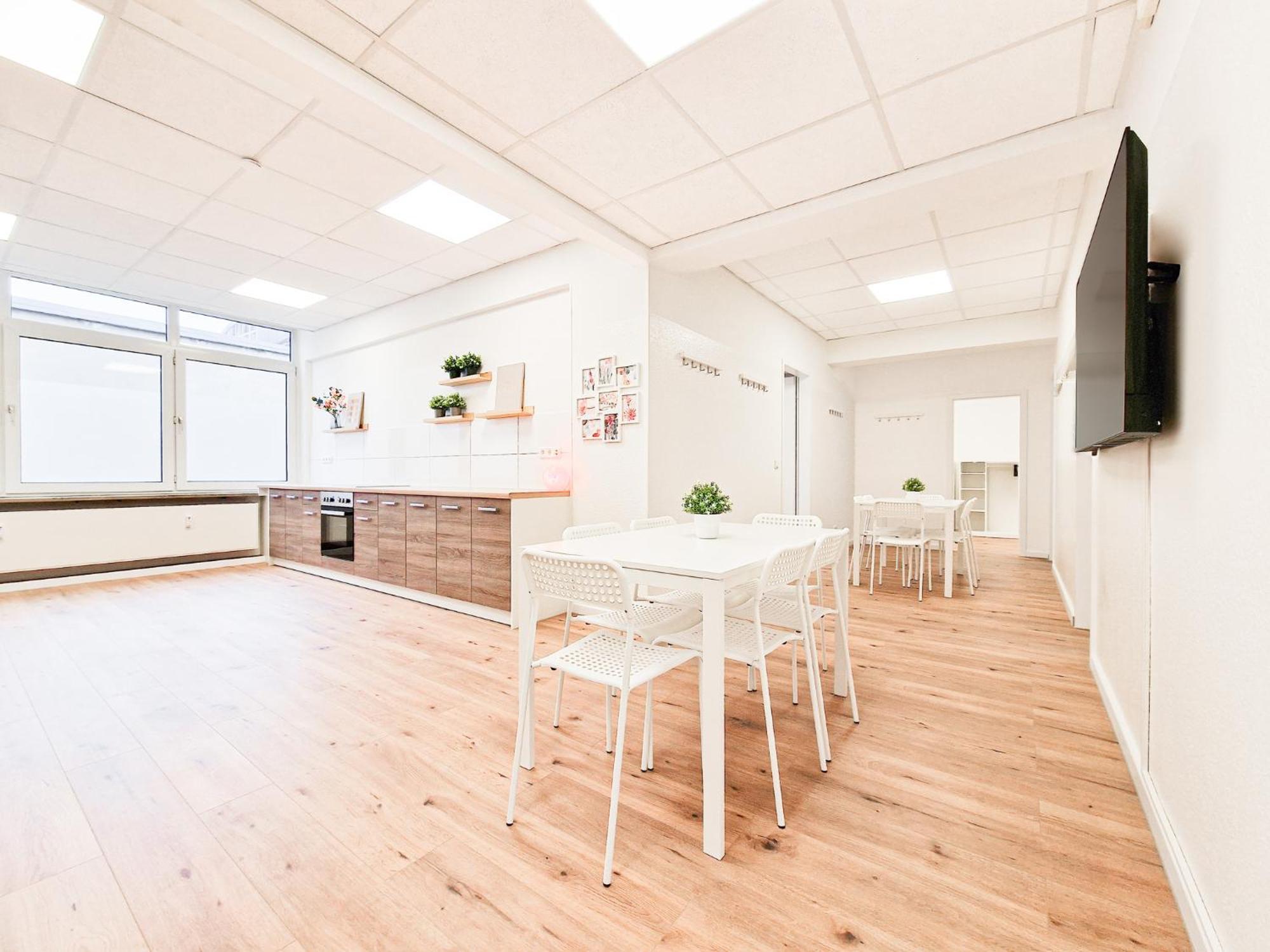 Raj Living - City Center Apartments With 5 Rooms - 10 Min Messe Dus 뒤셀도르프 외부 사진