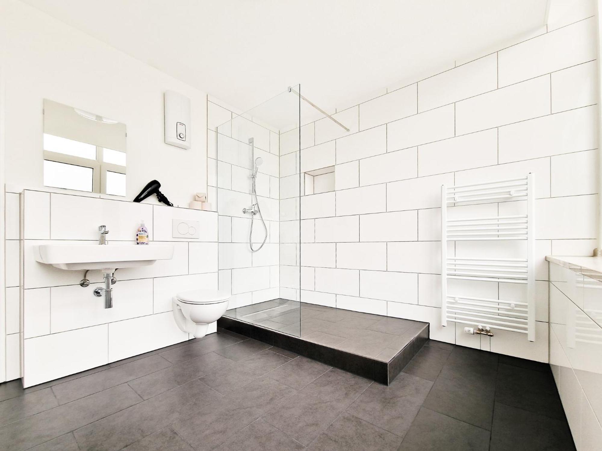 Raj Living - City Center Apartments With 5 Rooms - 10 Min Messe Dus 뒤셀도르프 외부 사진